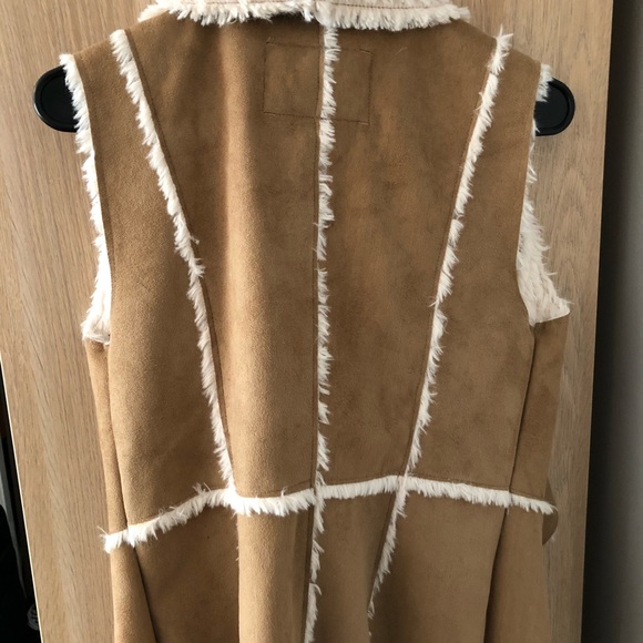 Sherpa vest never worn - Picture 4 of 4